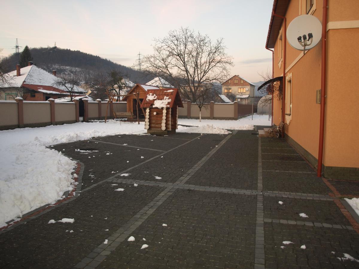 Mini-Hotel "Nord" Chynadiyovo Luaran gambar
