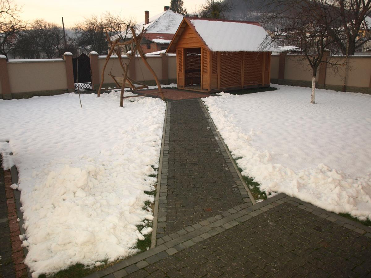Mini-Hotel "Nord" Chynadiyovo Luaran gambar